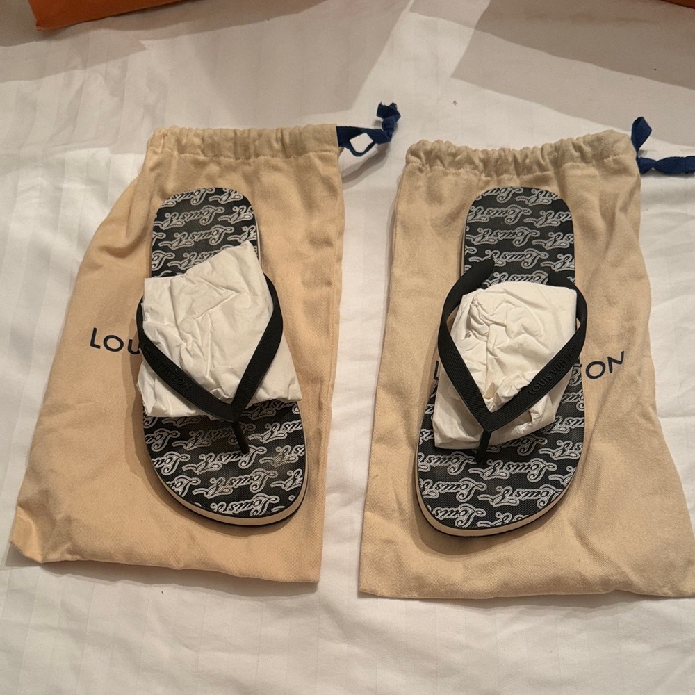 Louis Vuitton Monogram Black and White Sandals - Picture 2 of 13